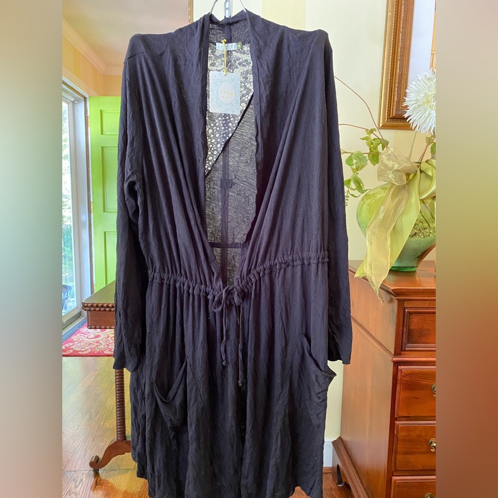Chalet NWY relaxed accent long top. Long sleeves  tie front. Color Black. 1X NWT